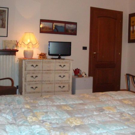 Bed and Breakfast Il Melograno Borgo San Dalmazzo Zimmer foto